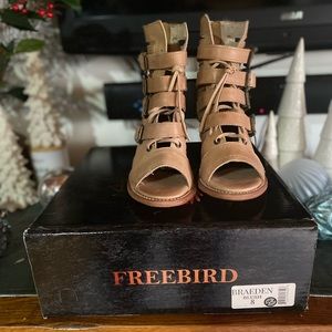 BNIB Blush Braeden size 8